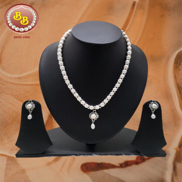 Beautiful Pearls Locket Set