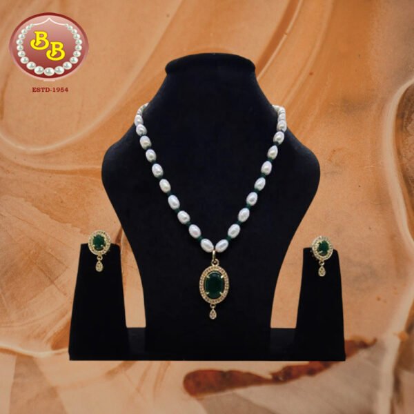 Simple Pendant with Pearls & Beads Necklace Set