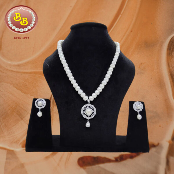 Simple Pearls Locket Set