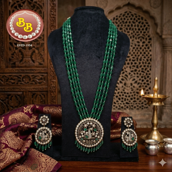 Victorian Pendant Set With Oval Shape Emerald Color Beads