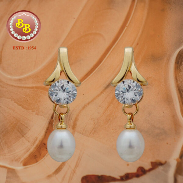 Classic Pearl Earring