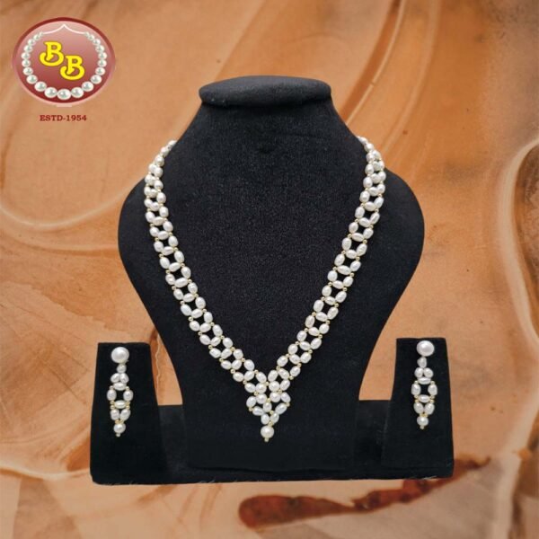Adorable Net Design Natural Pearls Set