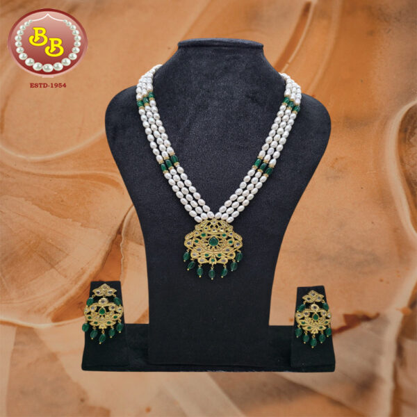 Beautiful Pearls Pendant Set