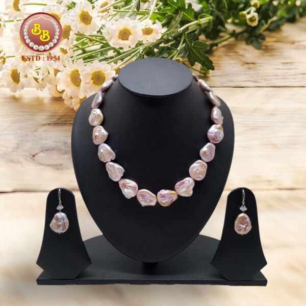 Natural Pearls necklace