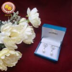 Elegant pearl hanging earrings