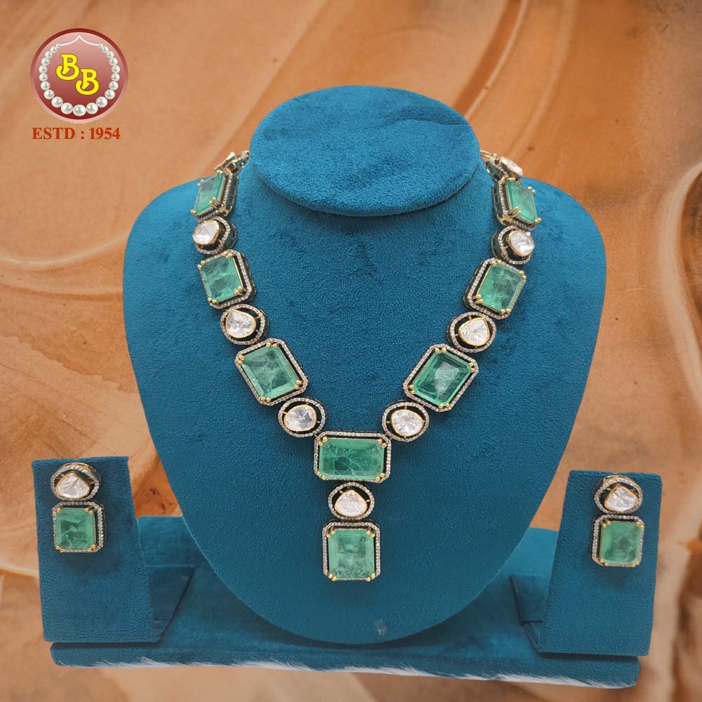 Silver Emerald Stone Necklace 1 3